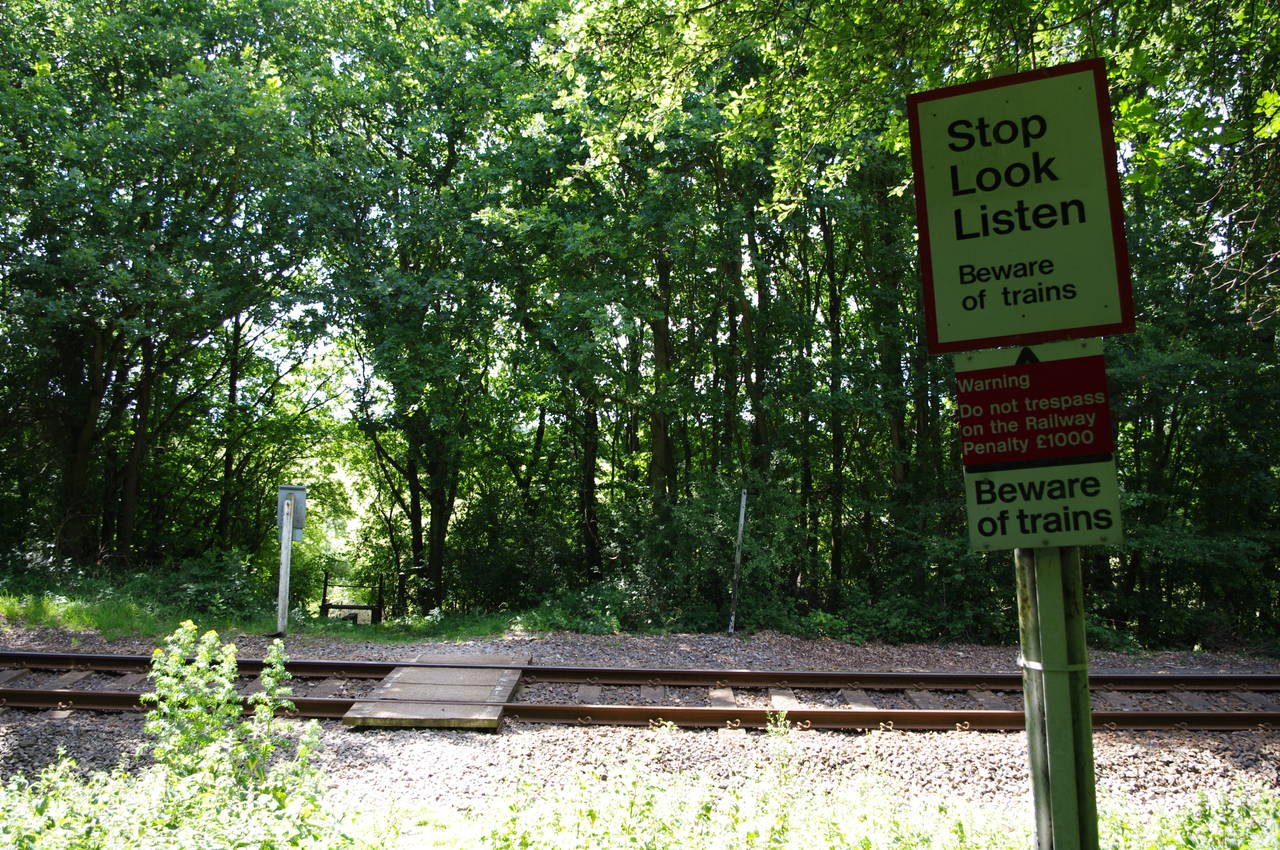 Path crosses railway line near Doleham
