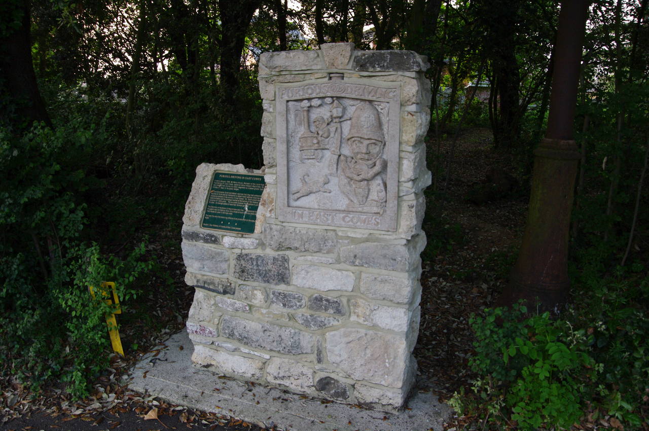 Monument by York Avenue, East Cowes