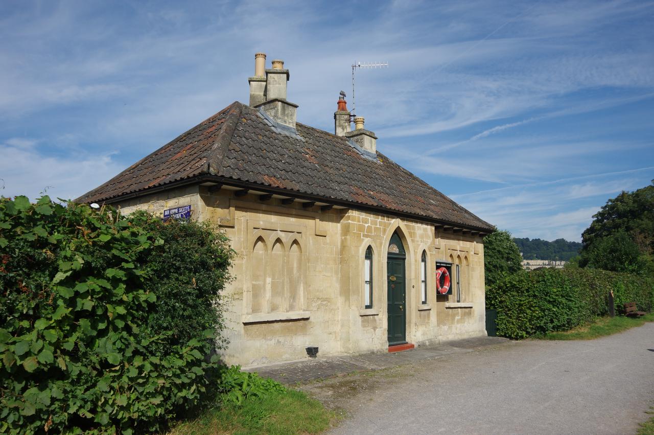 Lock-keeper's cottage beside Bath Top Lock