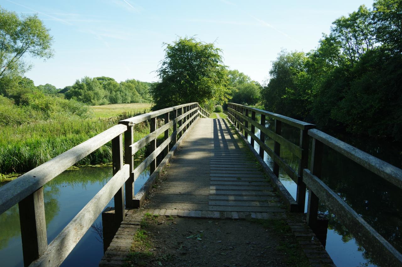 Footbridge over junction with the River Kennet