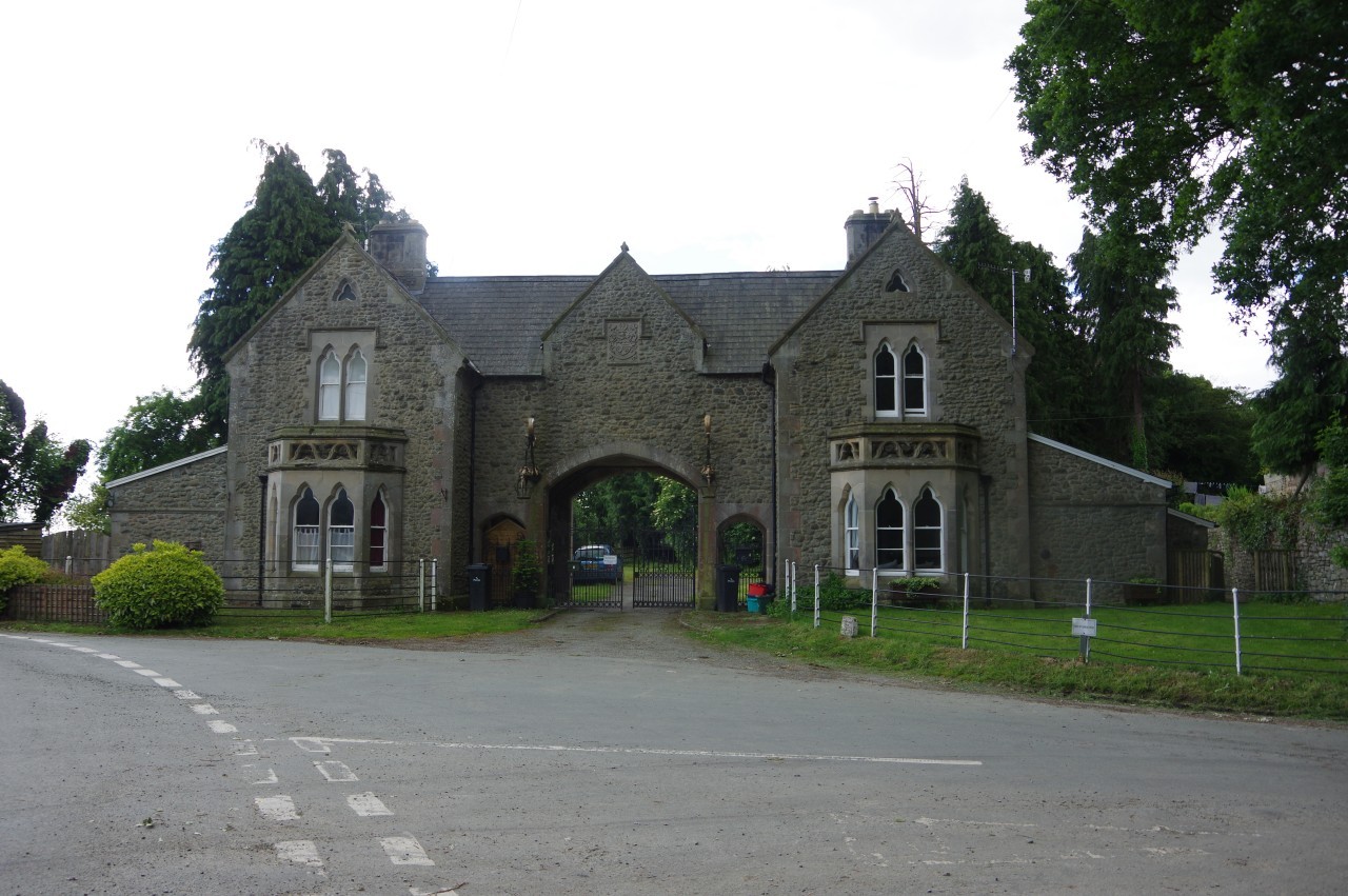 Gatehouse by the B4385