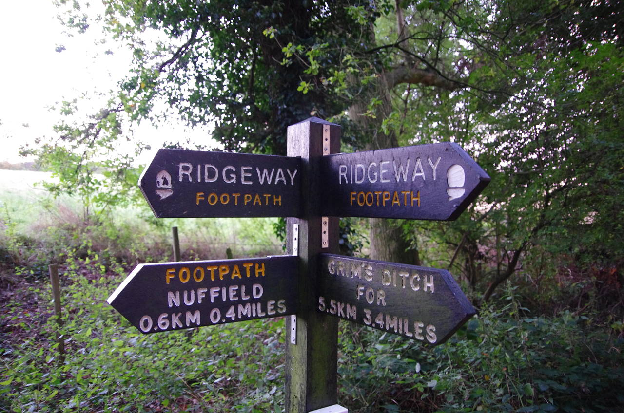 Signpost at the end of Grim's Ditch