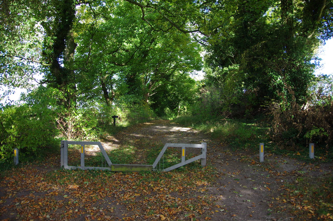 Path leaving the A40 Aston Hill