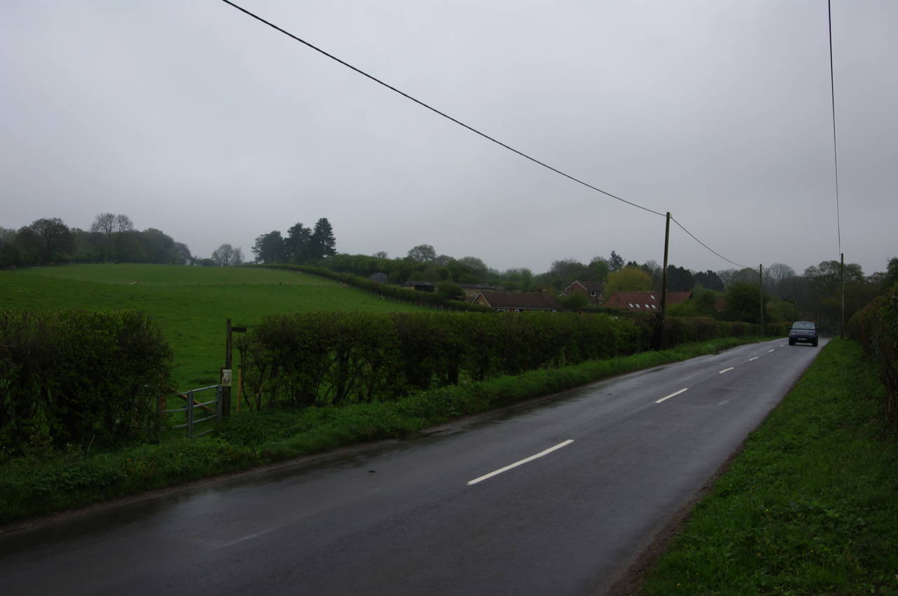 Path crosses Hawthorn Road