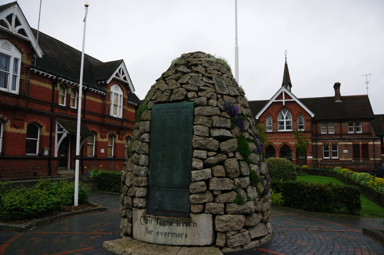 War Memorial, Crown Court, Alton