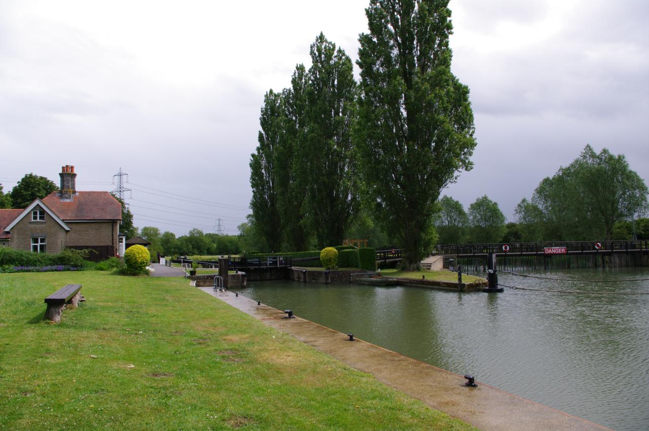 Northmoor Lock and Weir