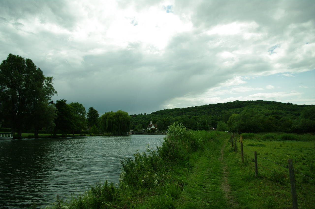 View ahead to Goring Lock and Goring Gap