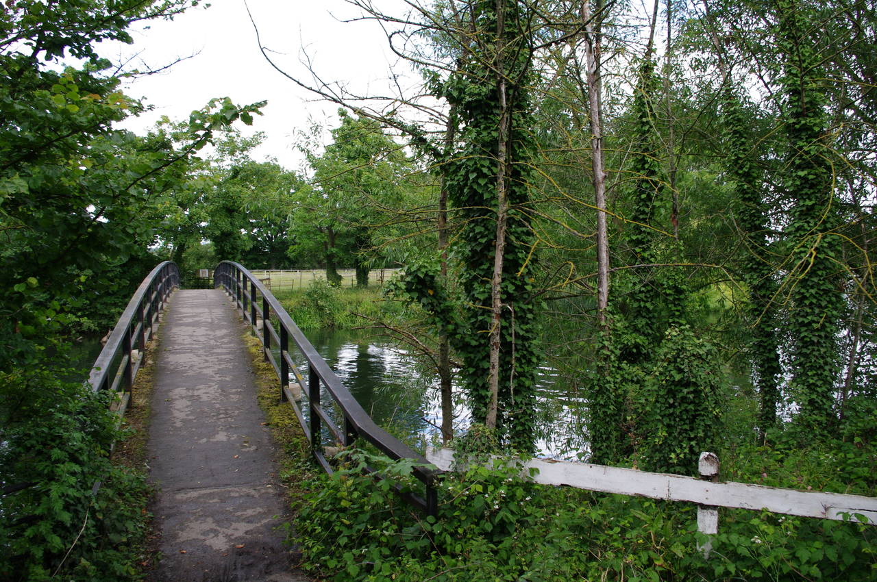 Footbridge over Sonning weir stream
