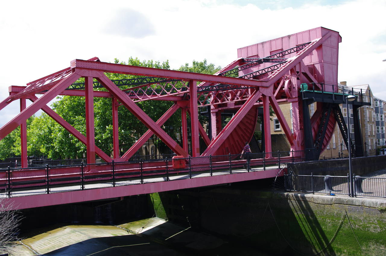 Rotherhithe Street lift-bridge